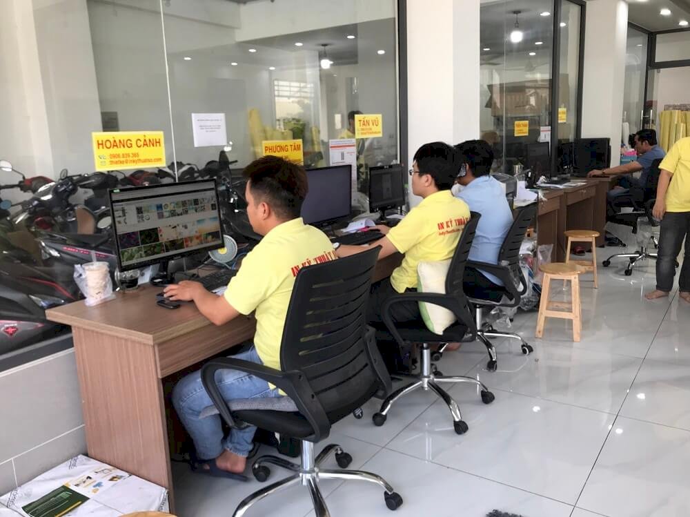 In menu treo tường làm từ hộp đèn backlit loại lightbox - hỗ trợ thiết kế in nhanh biển menu quán