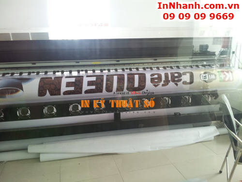 In bạt hiflex khổ lớn quảng cáo cho quán cà phê thu hút khách hàng