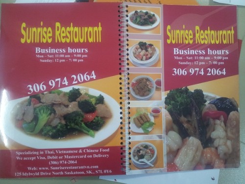 In menu từ giấy coucher cán màng cho nhà hàng sử dụng tiện lợi khi gia công đóng gáy lò xo